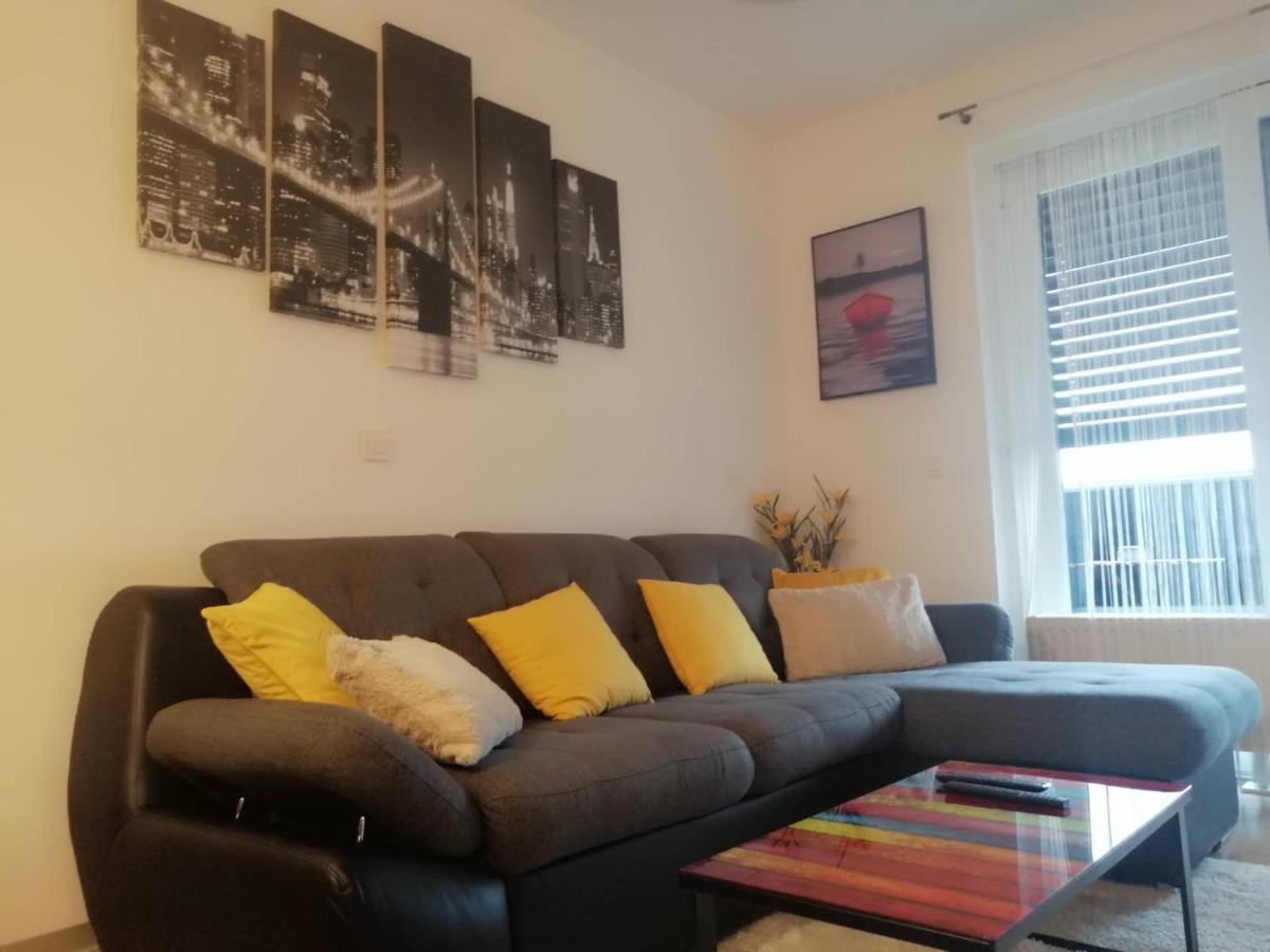 Апартаменты Apartman Natali*** Вараждин Экстерьер фото